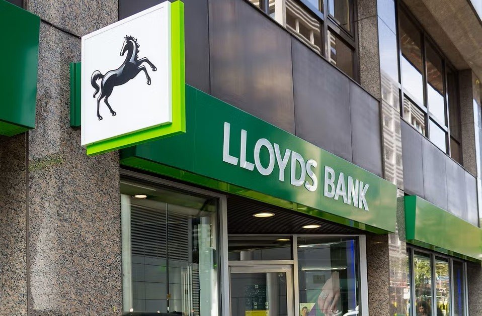Lloyd’s Bank Marketing Mix